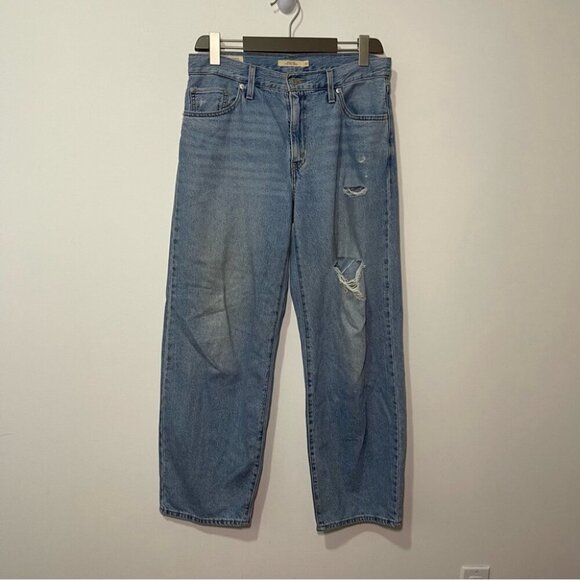 Levi’s Premium Baggy Dad Jeans Light Wash Distressed in W28xL30 zip fly Women’s - Picture 1 of 10